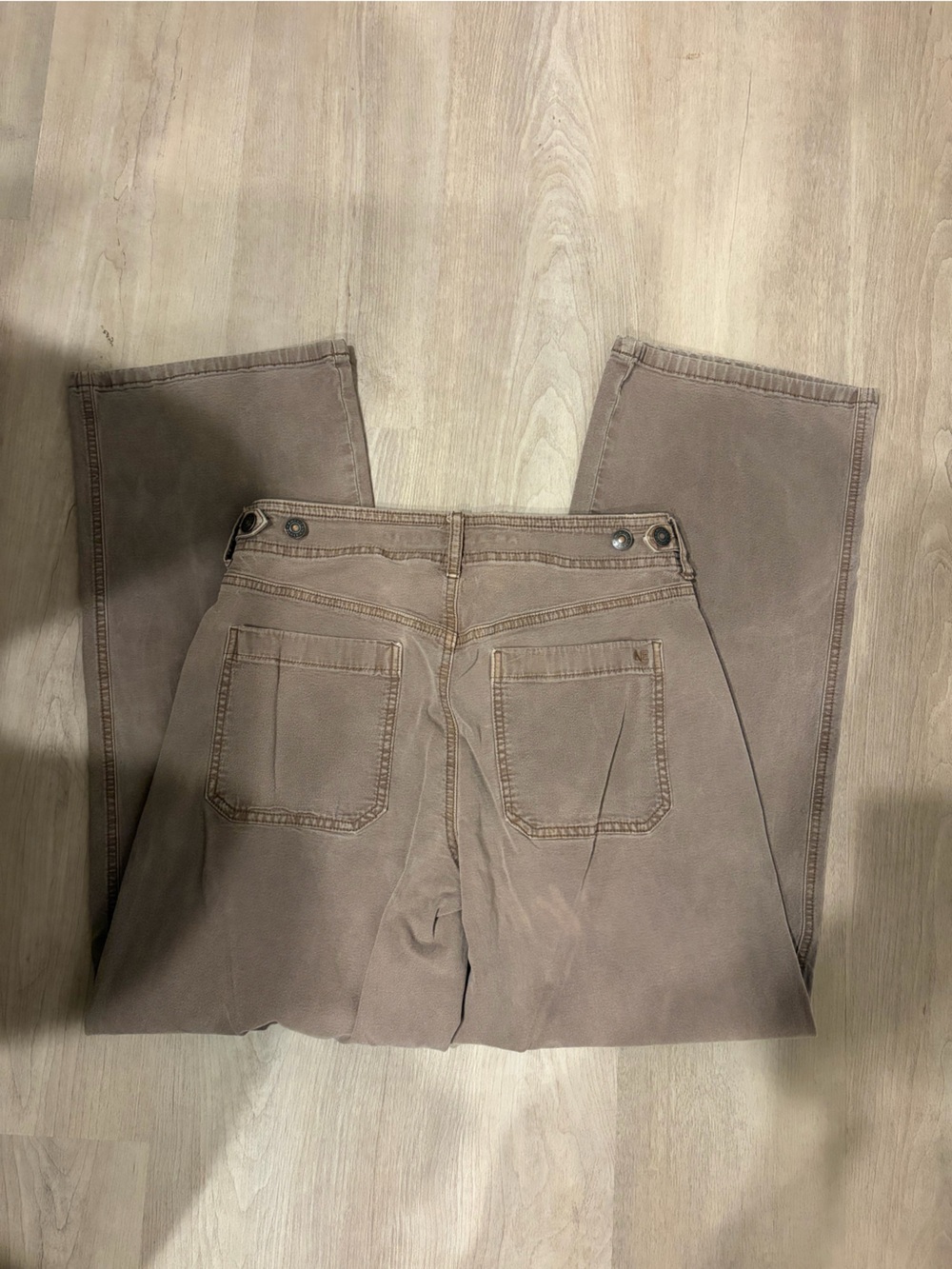 American Eagle Outfitters Taupe/Brown Straight-Leg Jeans Size 6 - Picture 2 of 3